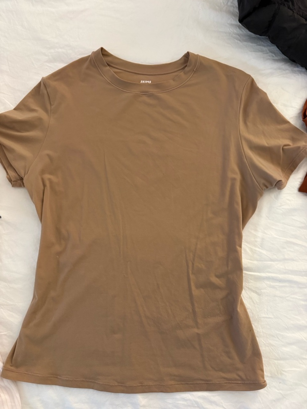 Skims fit everybody Tee shirt clay M